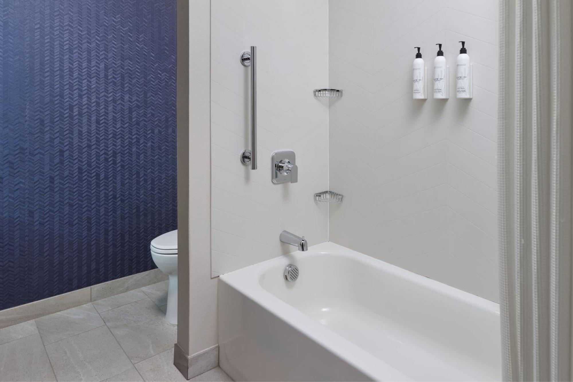Fairfield & Atlanta Hotel 3*